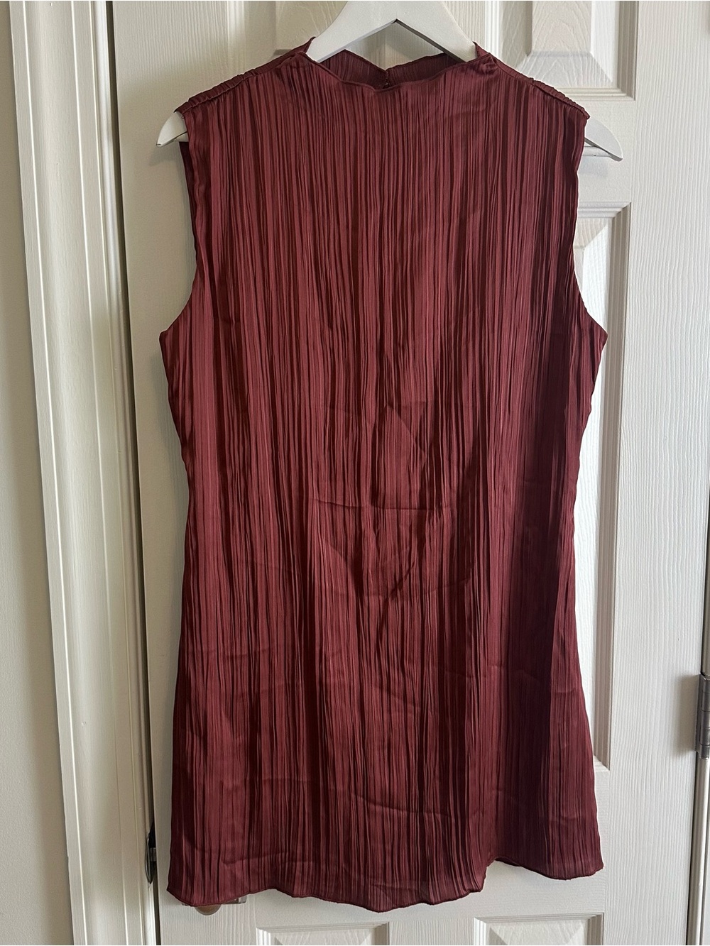 Abercrombie & Fitch Sleeveless Pleated Mini Dress in Burgundy